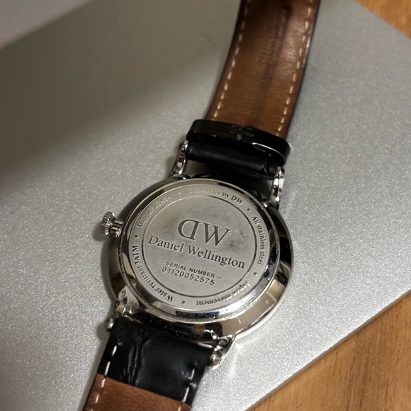 Daniel Wellington Watch - Picture 4 of 5